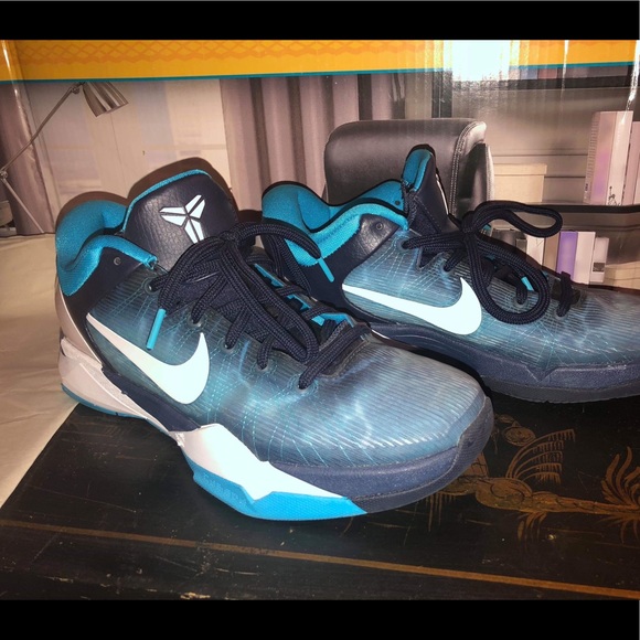 Nike Kobe Shark 8.5 Men’s Shoes - Picture 2 of 4